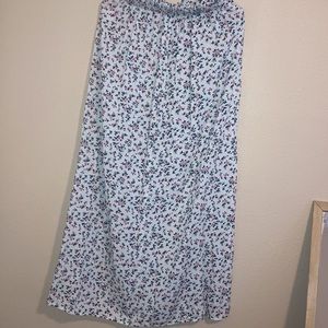 Long skirt floral white